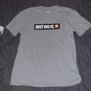Gray Nike Tee (medium)